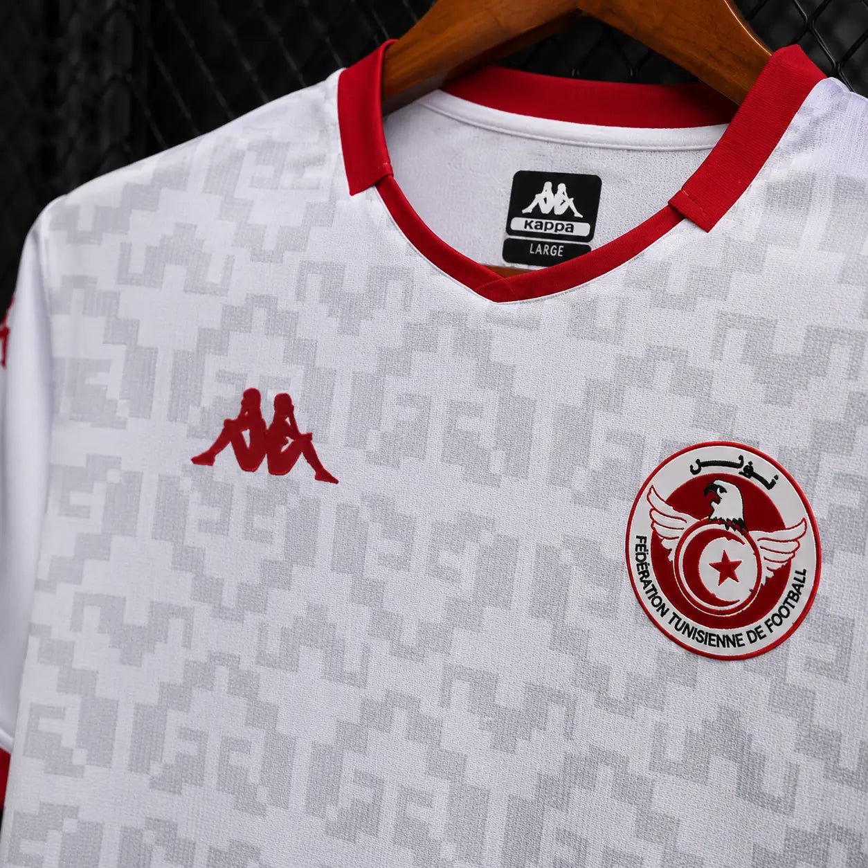 Camisola Tunísia 2026 Alternativa Branca Arabescos Jacquard KOMBAT Edição Adepto S Camisola comprar online