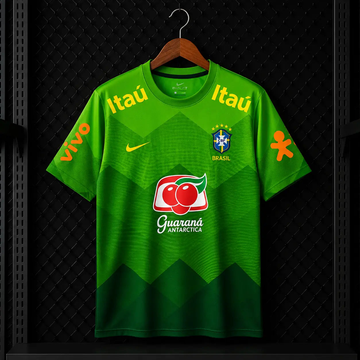 Camisola Treino Brasil 2020 Verde Floresta Chevrons Jacquard CBF Nike DRI-FIT Guaraná Antarctica Itaú Vivo Canarinho Pistola