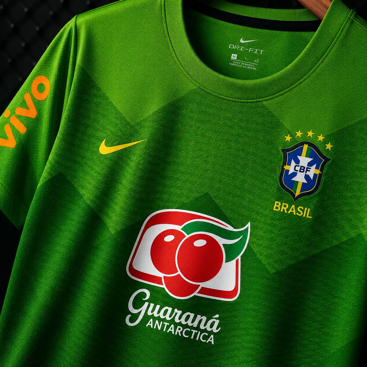 Camisola Treino Brasil 2020 Verde Floresta Chevrons Jacquard CBF Nike DRI-FIT Guaraná Antarctica Itaú Vivo Canarinho Pistola
