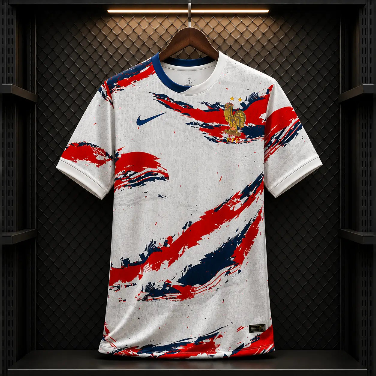 Camisola França 2026 Alternativa Branca - Frente Completa com Pinceladas Expressionistas Vermelho Azul Marinho Nike Swoosh Azul Escudo FFF Galo Dourado 2 Estrelas e Patch ENGINEERED