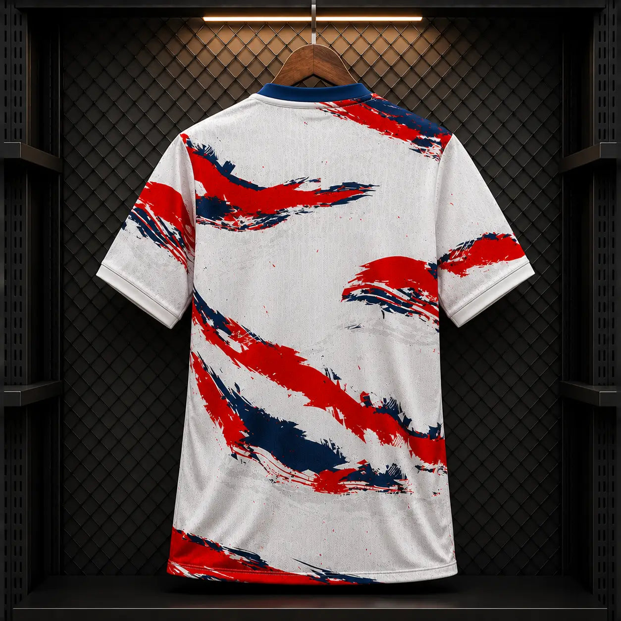 Camisola França 2026 Alternativa Branca - Costas com Pinceladas Expressionistas All-Over Vermelho Azul Marinho Efeito Bandeira Tricolor em Movimento e Gola Azul Marinho