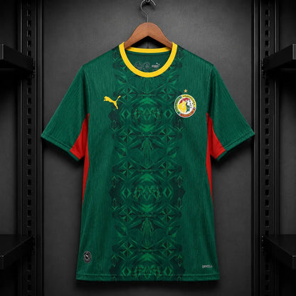 Camisola Senegal 2026 Alternativa Verde Floresta Jacquard Leões Gola Amarela Painéis Vermelhos Puma DRYCELL Edição Jogador S Camisola comprar online