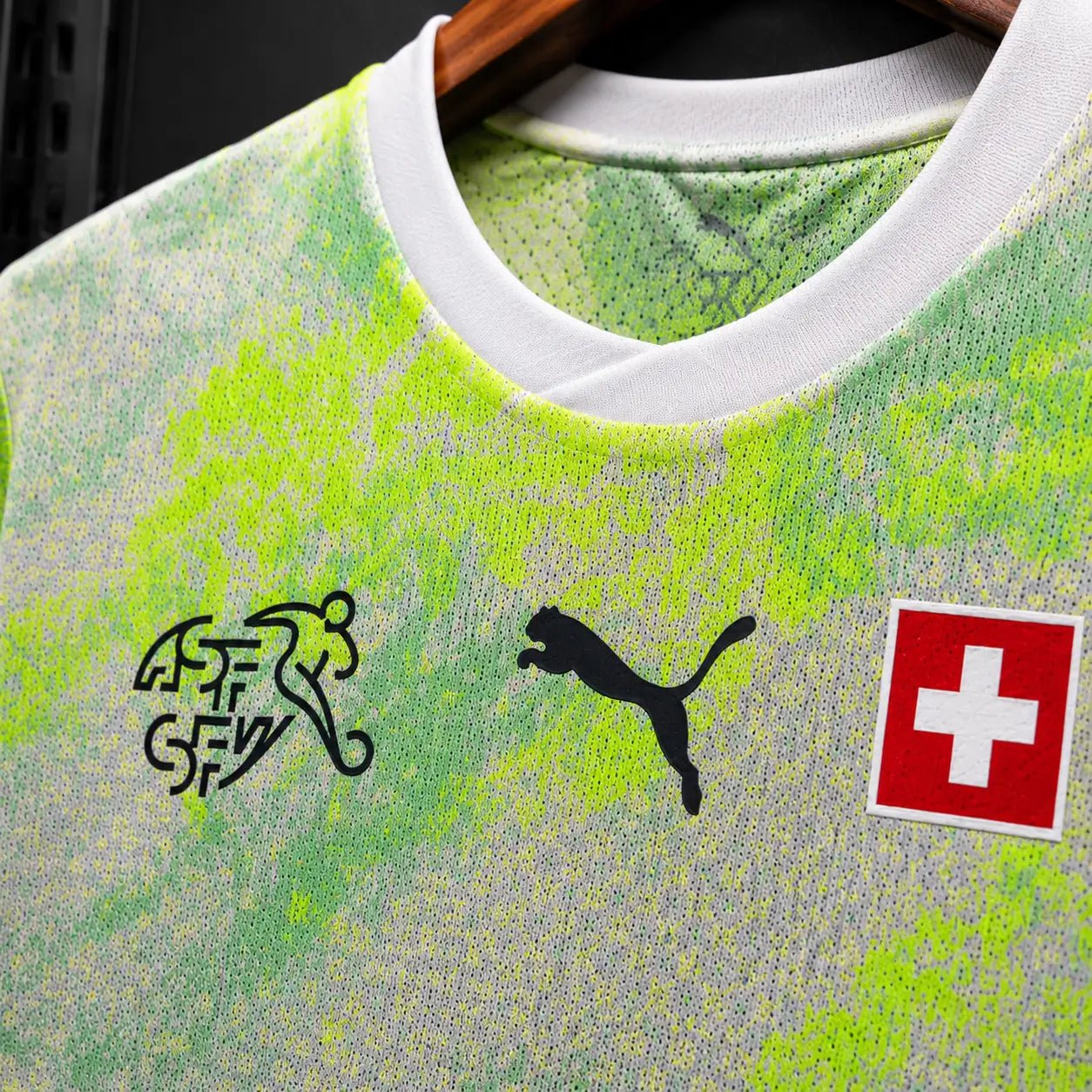 Camisola Suíça 2026 Alternativa Verde Lima Tie - Dye Painéis Petróleo DRYCELL Edição Jogador S Camisola comprar online