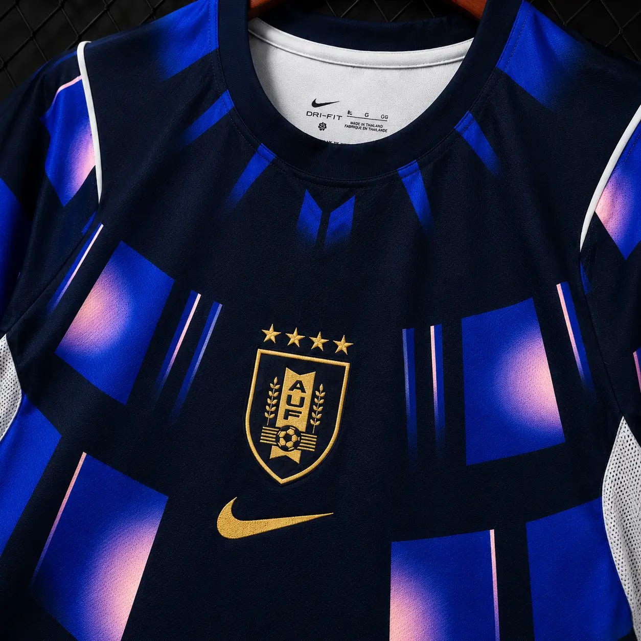 Camisola Uruguai 26 - 27 Azul Marinho Painéis Holográficos Geométricos Nike Dri - FIT Edição Adepto S Camisola comprar online