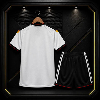 Kit Completo Infantil Alemanha 2026 Principal Branco Tricolor AEROREADY (Camisola + Calções) Tamanhos 16 - 30 16 Conjunto Infantil comprar online
